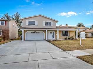 1105 S Lavergne Dr, Mount Prospect, IL 60056