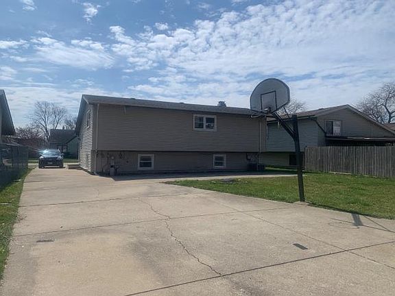 3rd image of 100 Golfview Dr