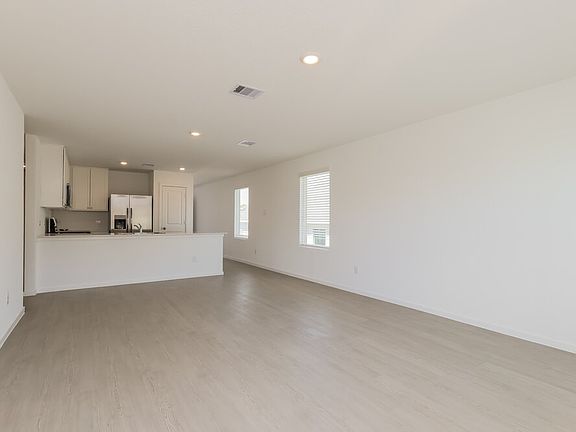 5th image of 613 Craven St