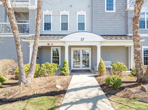 17 Morgan Dr Unit 204, Natick, MA 01760