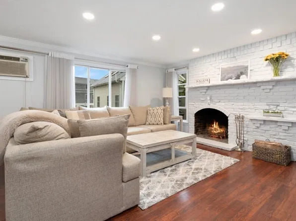 323 Lafayette St #3, Salem, MA 01970