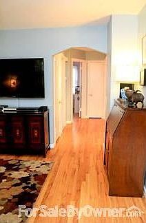 3rd image of 808 N Kenwood Ave