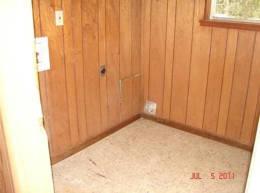 5th image of 1109 SE E St