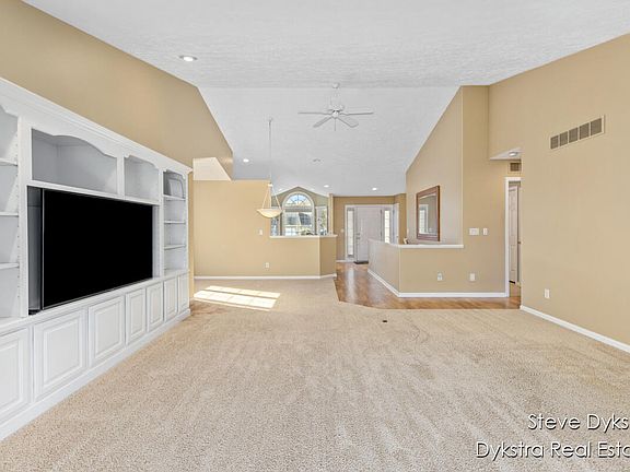 4th image of 1932 Dunlin Ct NE