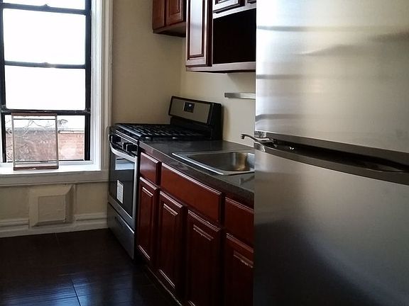 2nd image of 914 42nd St APT D4