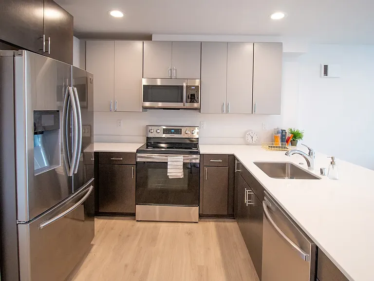 Edric Apartments — Photo 17