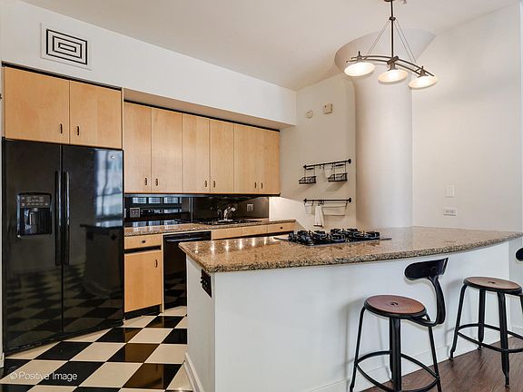 4th image of 130 S Canal St APT 515