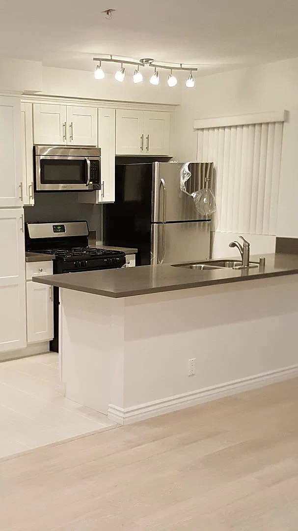 1132 S Oakhurst — Photo 2