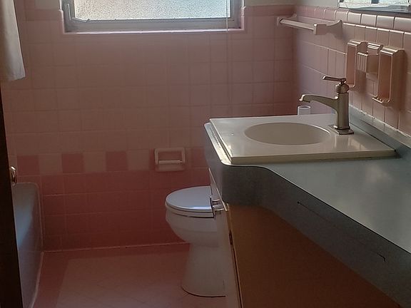 4th image of 5530 Kirby Ave APT 2