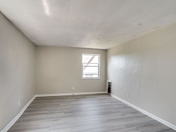 4th image of 2885 Hampton Rd APT 204