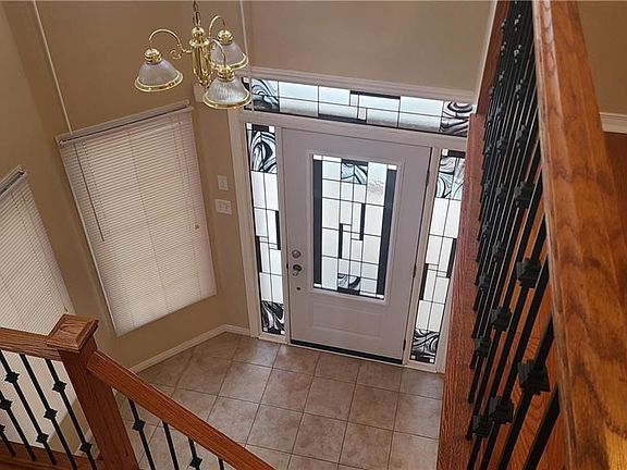 4th image of 61 Moffatt Ln #A