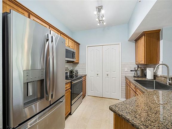 3rd image of 12960 Positano CIR #202