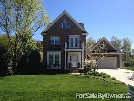 Four Stories ...
						:
						It is tall and deep with great entertaining spaces ....