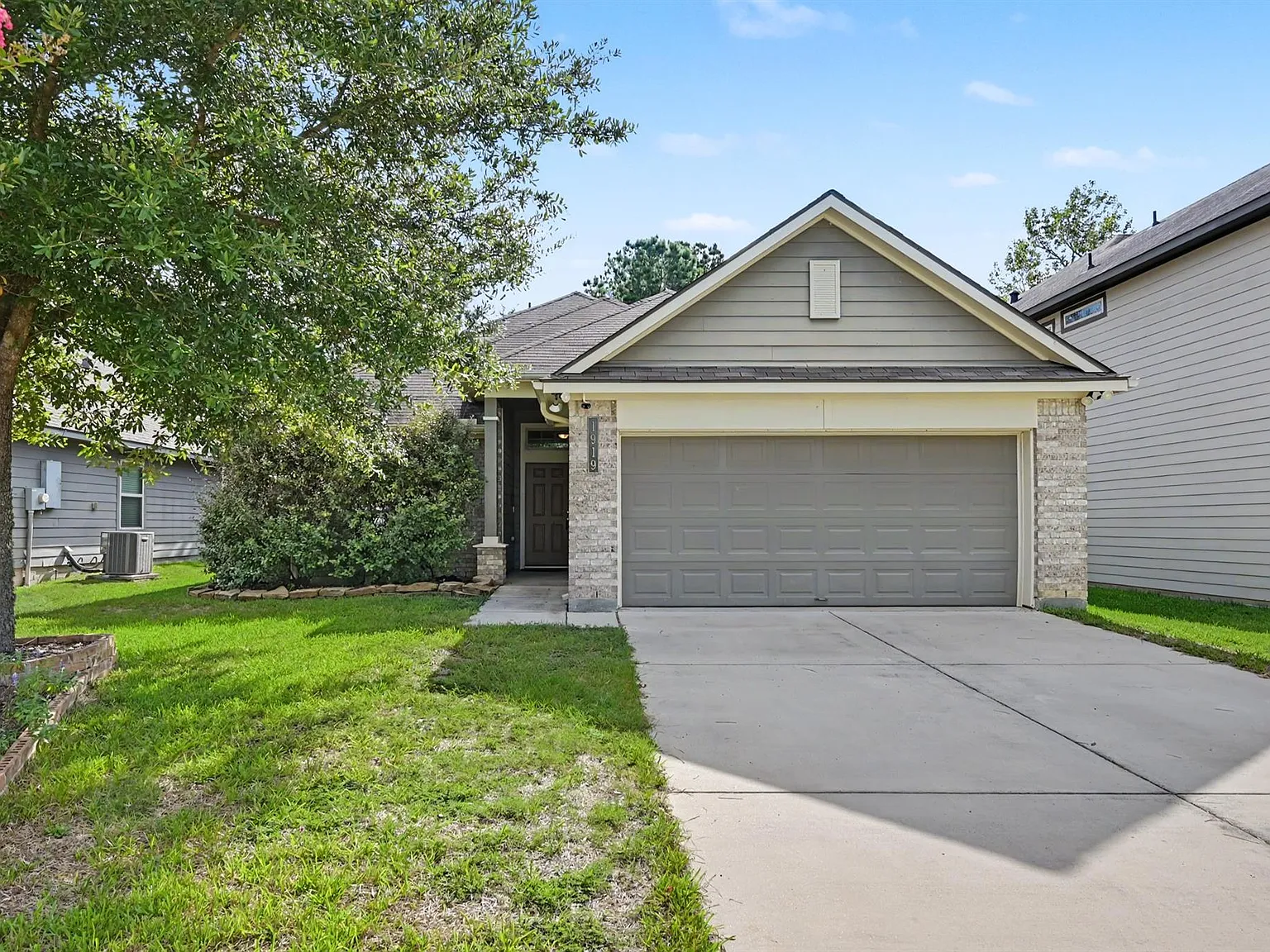 4 bed, 2.0 bath, 1759 sqft, $2,000 — Photo 2