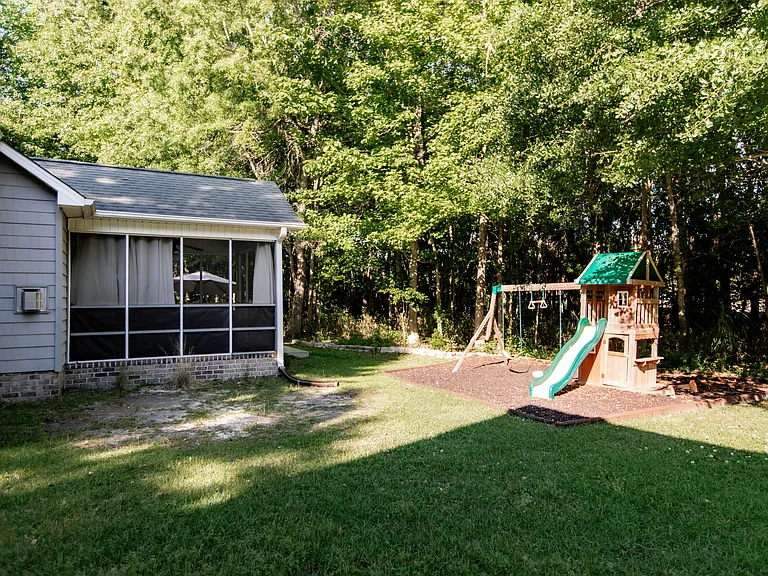 235 Sellhorn Blvd — Photo 28