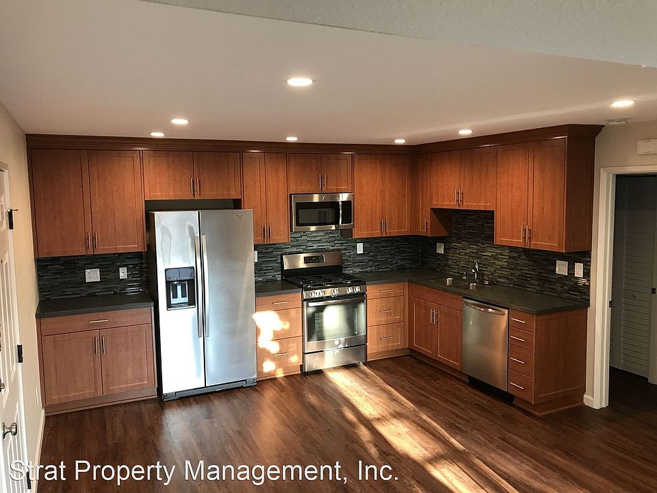 1st image of 234 W Juniper St APT 203