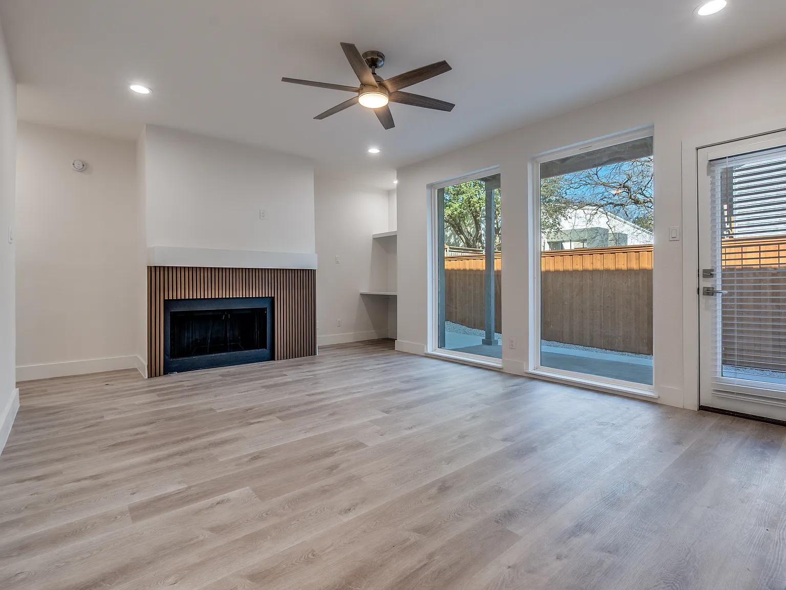 2 bed, 981 sqft, $2,250 — Photo 2