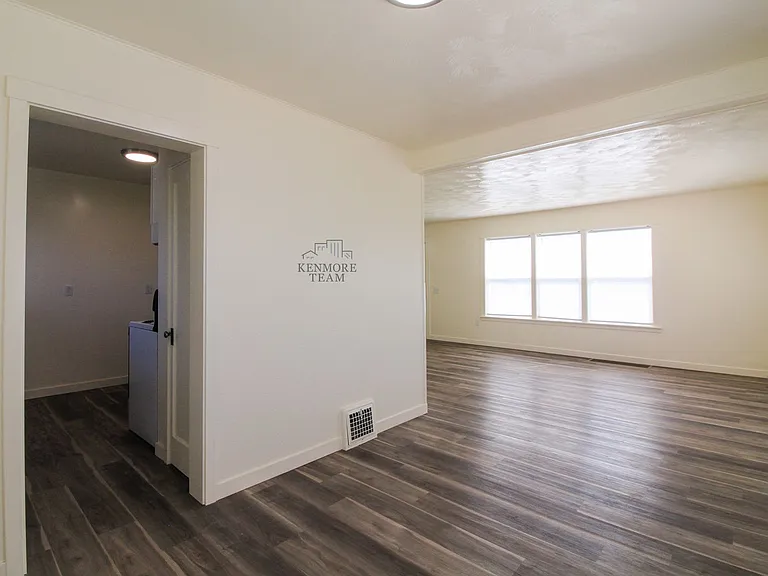 706 Benham St — Photo 4