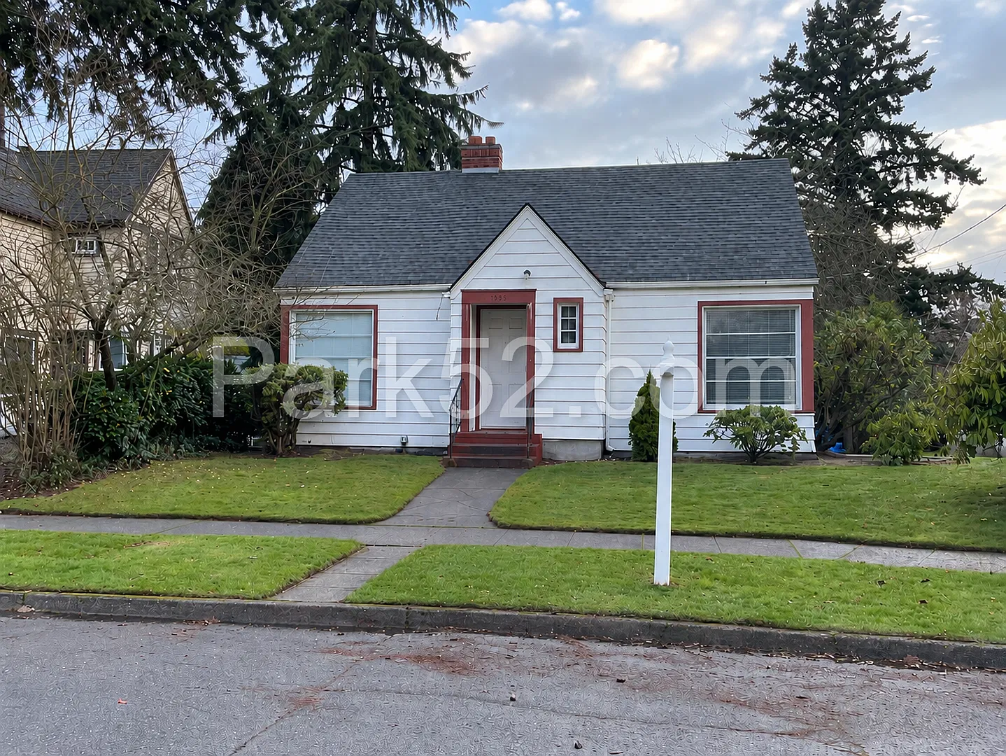 Tacoma 2 Bedroom 2 Bathroom Home with Washer/Dryer Hook-Ups & Lawncare Included! — Photo 1