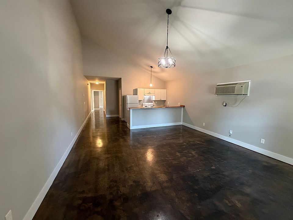 1st image of 119 Holding Ave NE