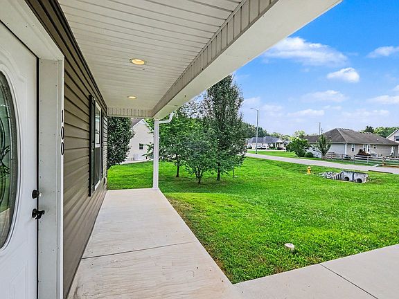 4th image of 100 Collinwood Dr