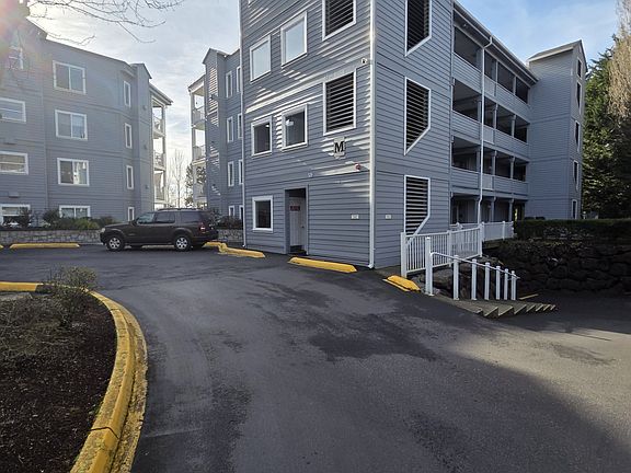 3rd image of 6125 NE 175th St APT M102