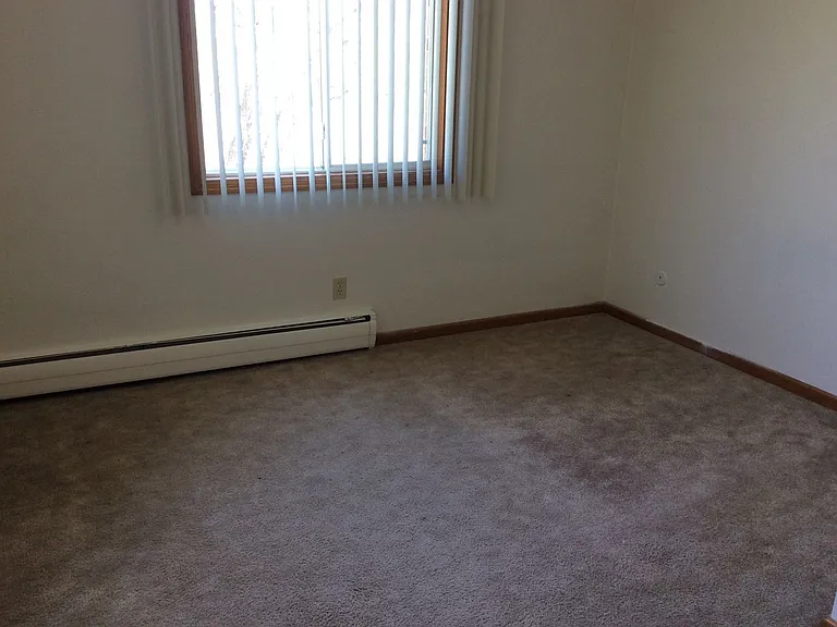 138 13th Ave W — Photo 10