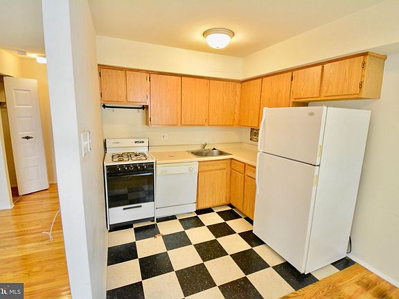 4th image of 3411 Cresson St APT 2