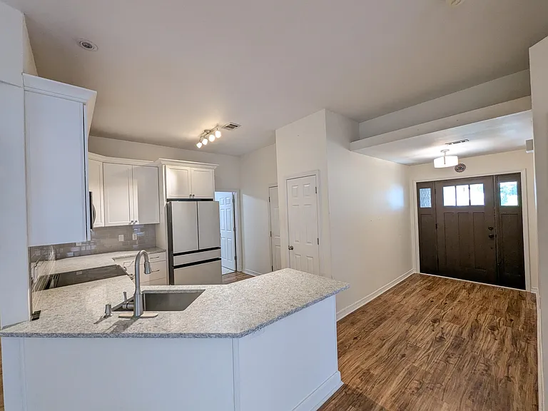 1020 Freeport Ct — Photo 5