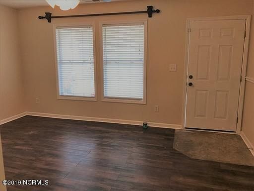 3rd image of 114 Barrington Ct