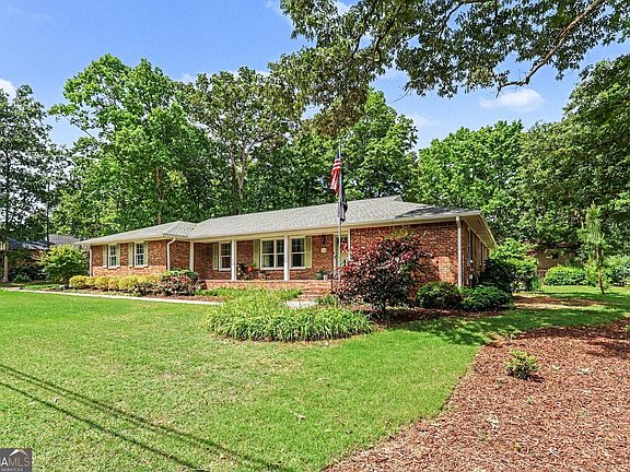 5th image of 119 Windwood Way NW