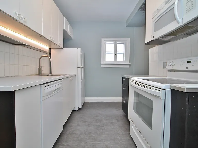 52 Pinehurst Ave #1 — Photo 8
