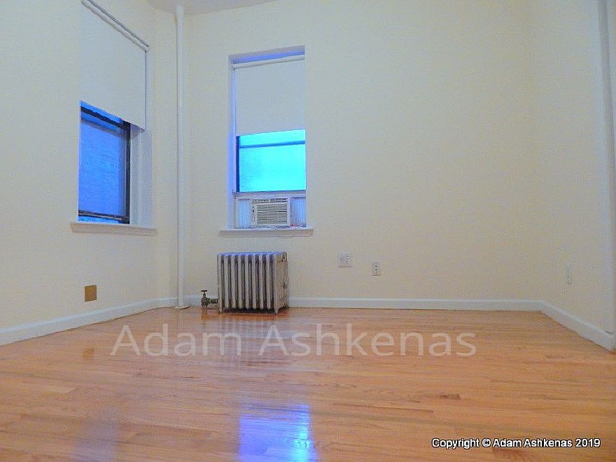 2nd image of 172 W 77th St #D