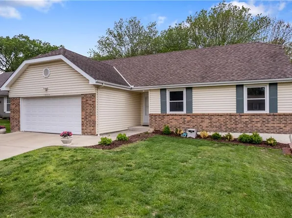 10554 Bradshaw St, Overland Park, KS 66215