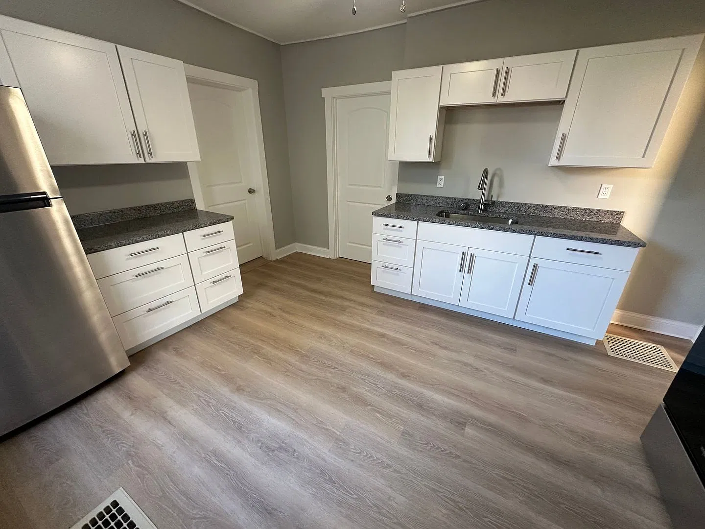 Beautiful Renovated New 4 Bedroom 2 Bath House Minutes From Downtown/Spooky Nook — Photo 4