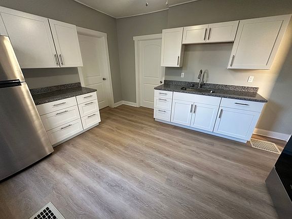 4th image of 1110 Vine St