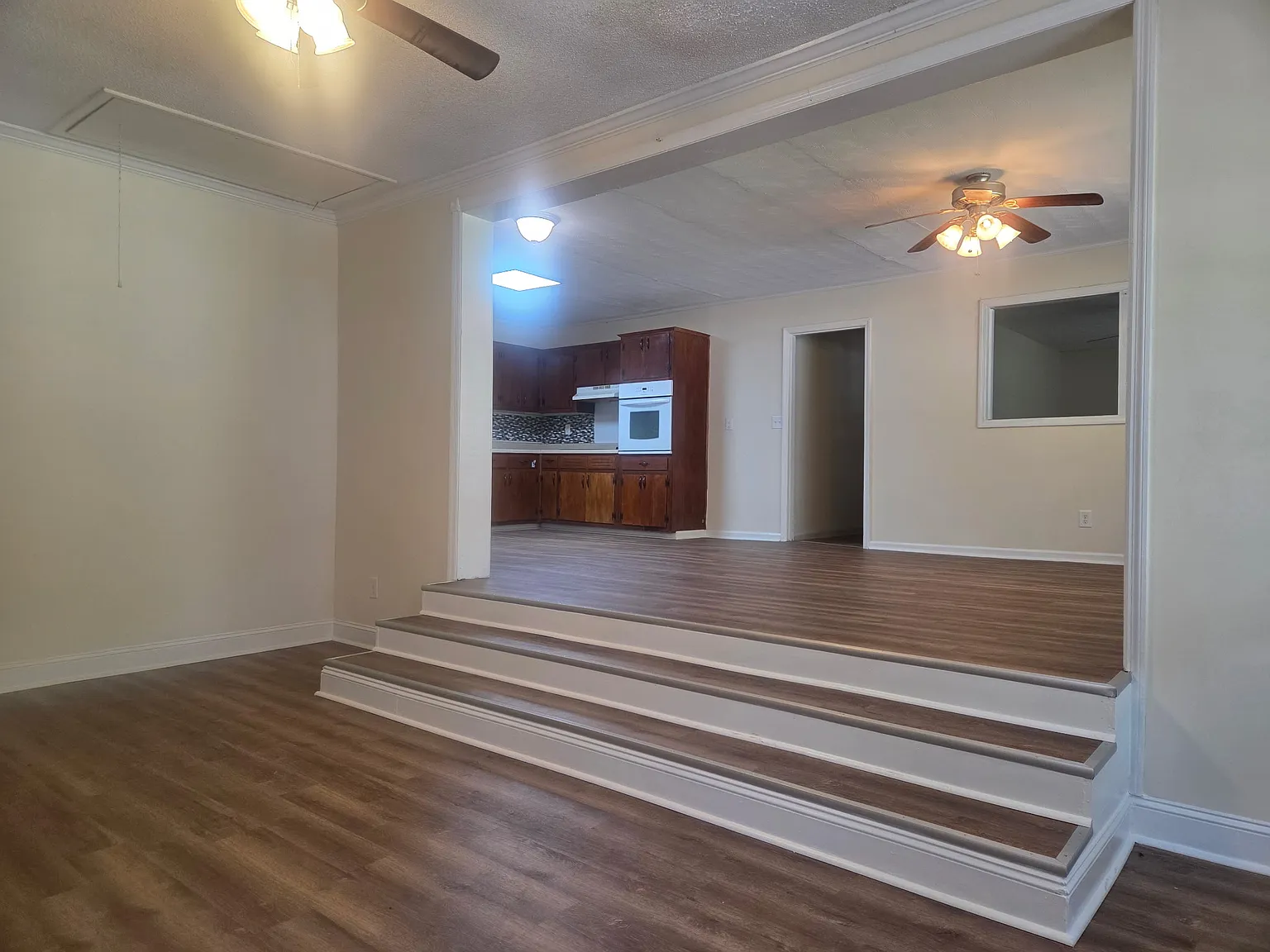 3 bed, 1.5 bath, 1830 sqft, $1,600 — Photo 2