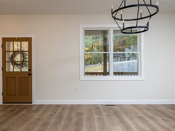 4th image of 231 Spotswood Ln