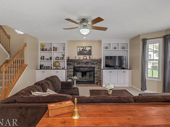 3rd image of 24 Rock Garden Ct