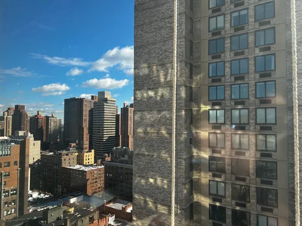 1065 Park Avenue image 8 of 12