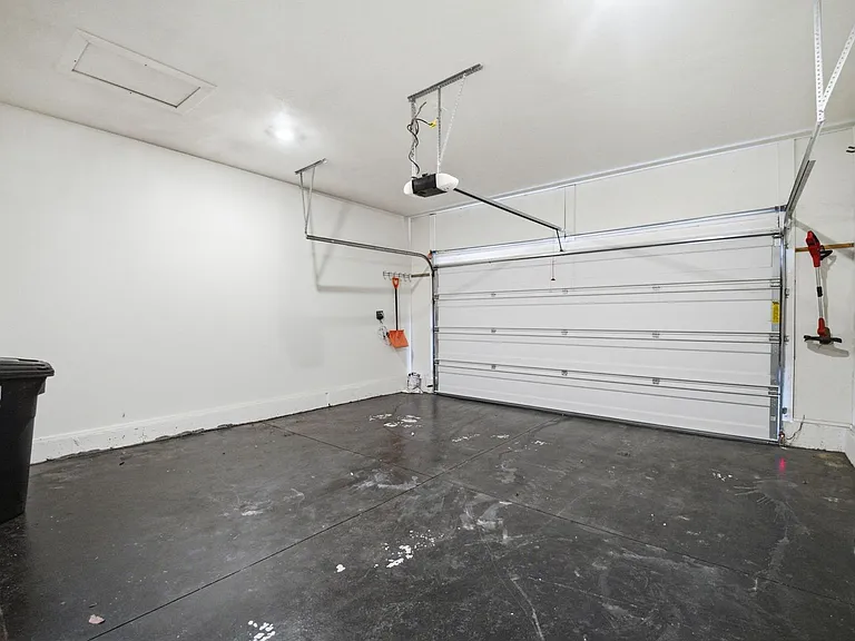 394 W Parkway Dr — Photo 26