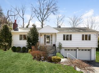 6 Hunter Dr, Rye Brook, NY 10573