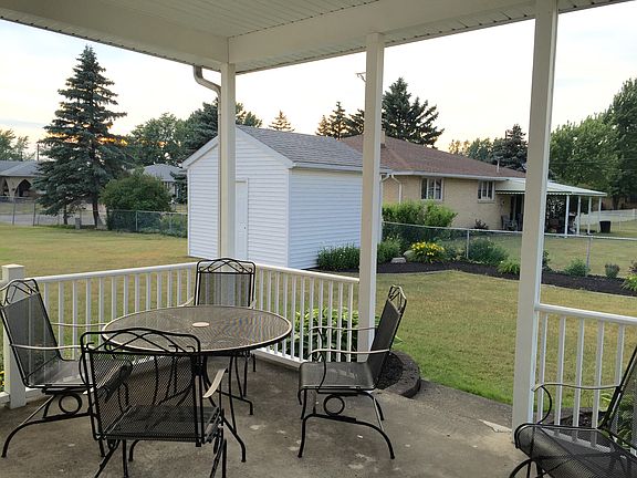 3rd image of 90 Sherry Dr