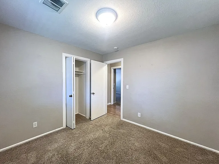 737 N Beachwood St — Photo 17