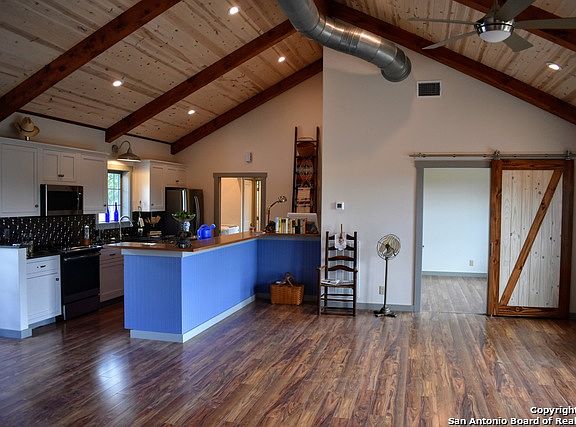 5th image of 1058 Valley Oak Dr