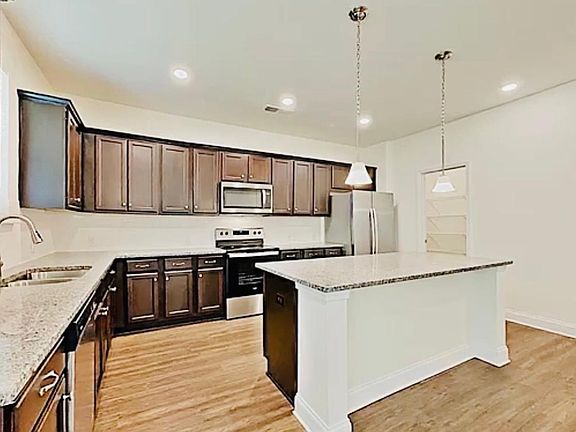 4th image of 10718 N Shaenridge