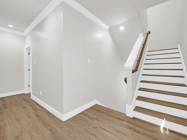 715 Service St #B — Photo 25