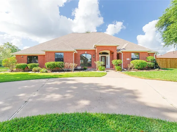 203 Canyon Oak Dr, Lake Jackson, TX 77566