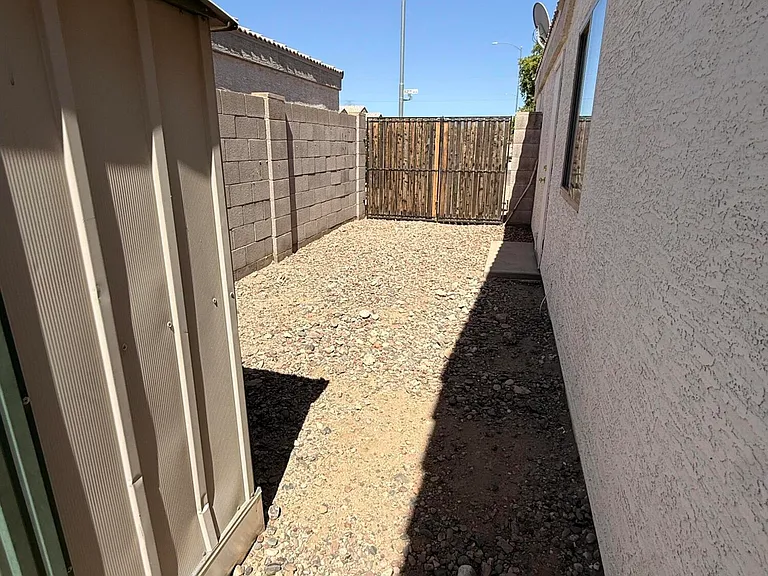 8130 N 112th Ave — Photo 10
