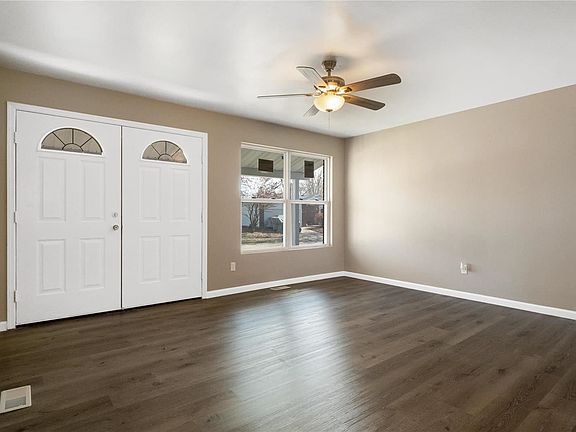 3rd image of 3027 Luxury Dr